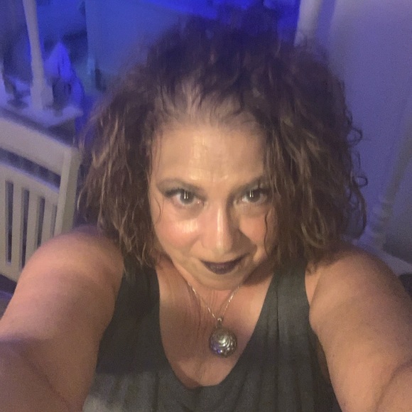 Meet your Posher, Beverly - Picture 2 of 6